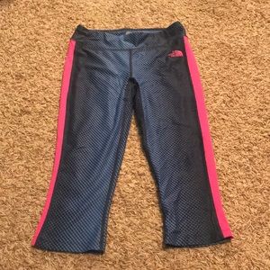 WOMENS NORTHFACE CROP PANTS